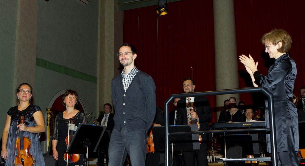 Me on stage with Judith Kubitz(r.) and concert master(l.) Maria Ziegler ( Photo by Monika Zeindler-Efler )