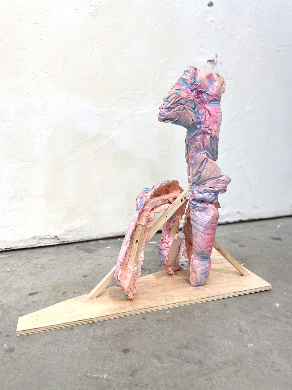 Formaunica #24323, 2023, stained and painted gypsum, jute, wood, 60x70x80 cm