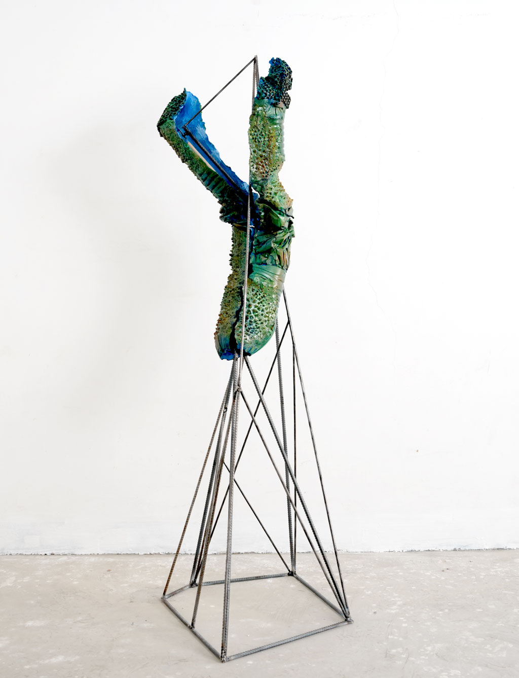 20924 Formaunica Beidaihe Series, 2024, Gypsum, acrylic colours, wood, jute, iron, 175x70x56cm