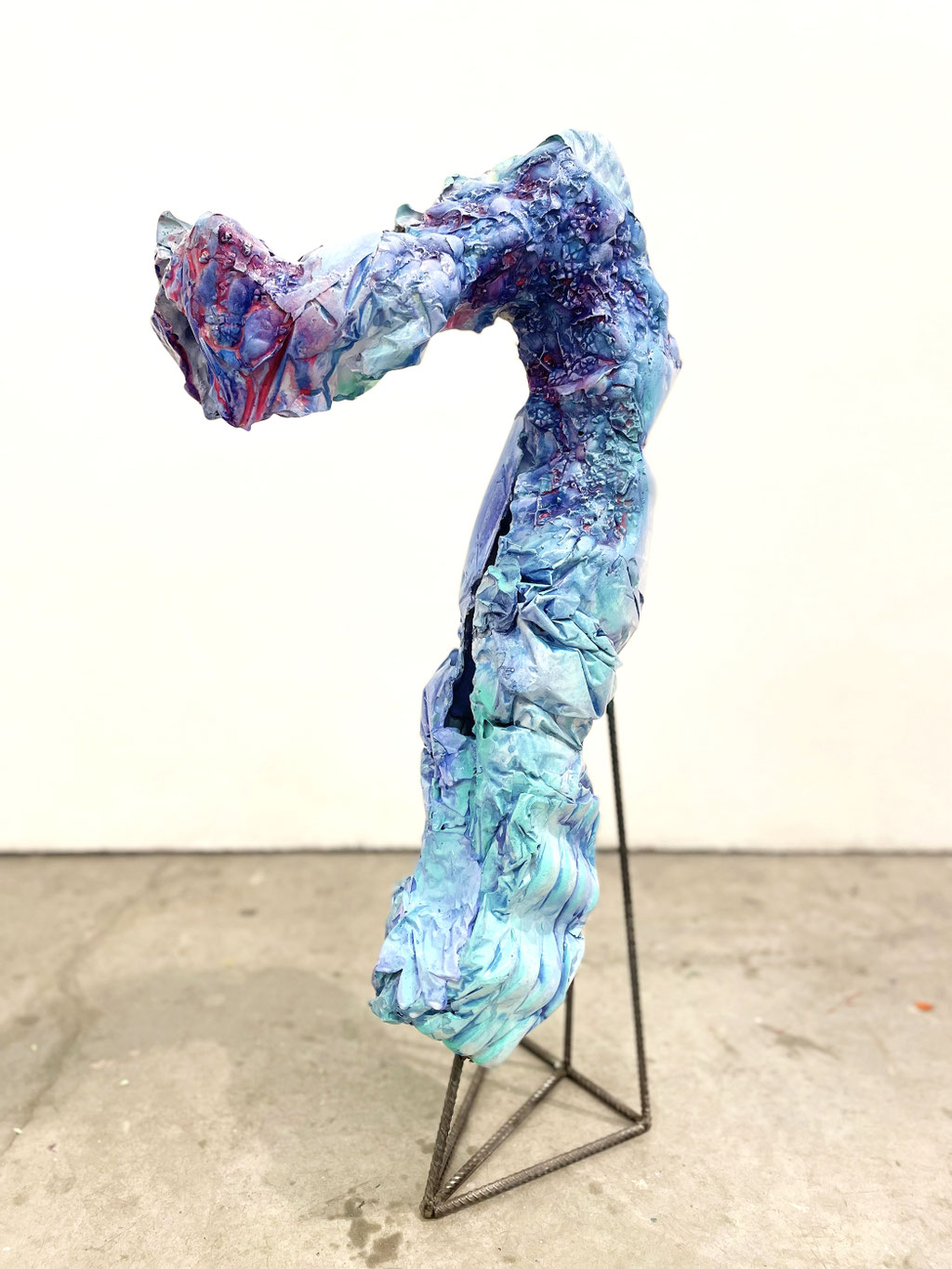 Formaunica #1123, 2023, stained and painted gypsum, jute, wood, steel, 40x80x23 cm