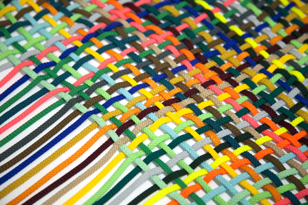 Détail de "Tie & Knot", lacets en polyester, 160 x 160 cm