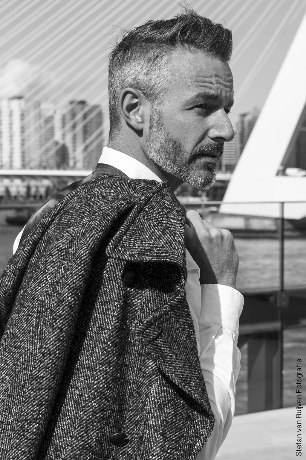 Portfolio, Portfolio shoot, Portfolio shoot in Rotterdam, Pak, Man in pak, Gentleman, Herenmode, Men's Fashion, Outfit, Alex, Grey model, Model , Malemodel, Mannelijk model, Fotoshoot in Rotterdam, Fotograaf in Rotterdam, Stefan van Ruijven Fotografie,
