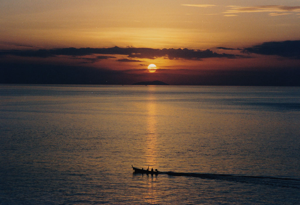 BY BY ...... PHI PHI ISLAND