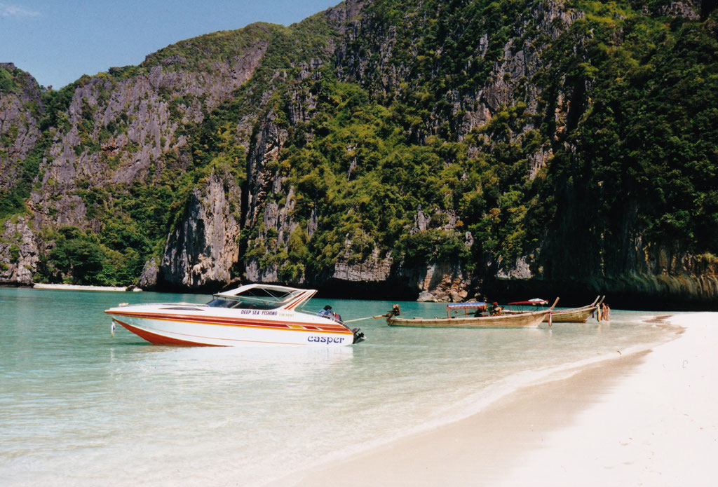 DIE MAYA BAY ( VOM FILM THE BEACH ) AUF PHI PHI LEE ISLAND