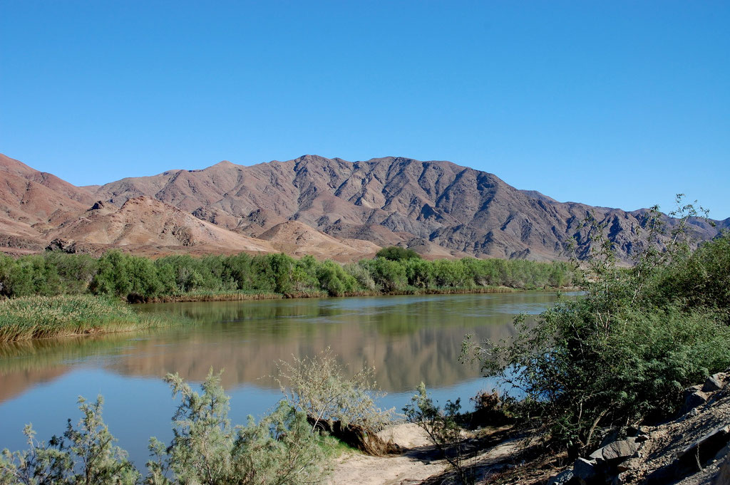 Der Grenzfluss Oranje River ist bis Rosh Pinah unser Begleiter und zugleich die Grenze zu Südafrika