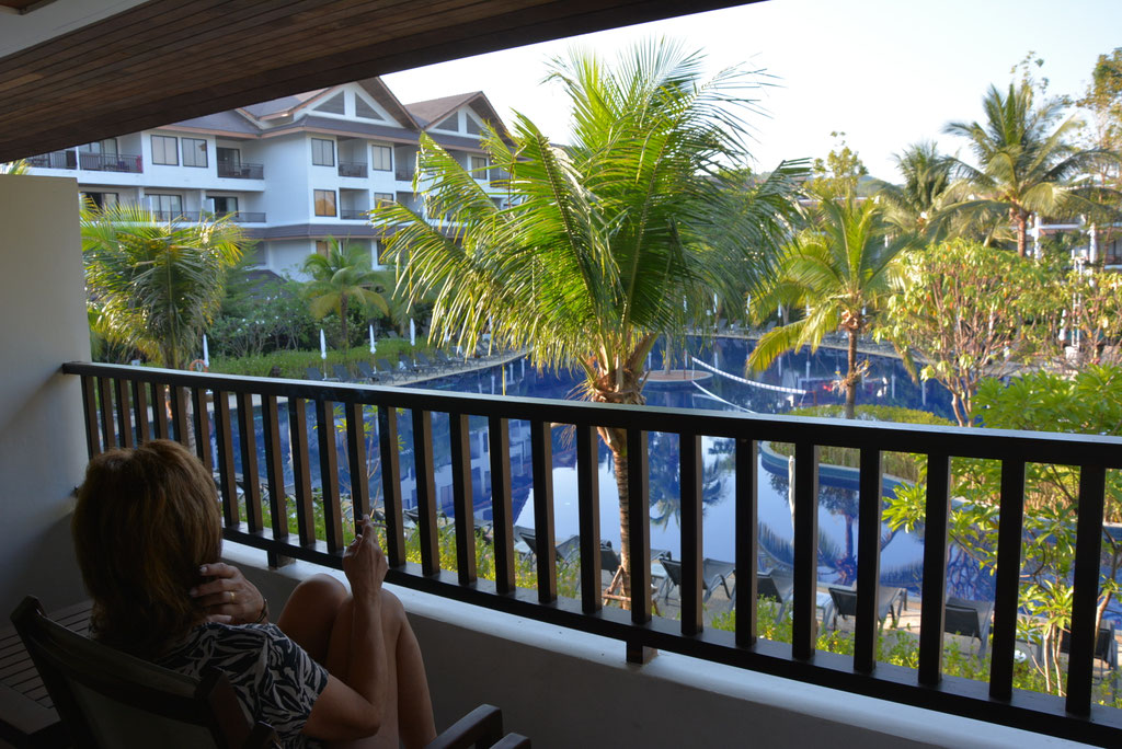 BALKON VON UNSEREM POOLBLICK ZIMMER