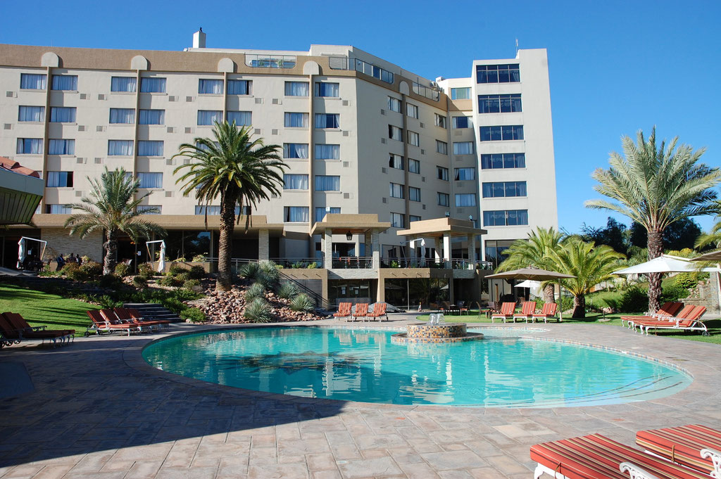 POOLANLAGE SAFARI COURT HOTEL