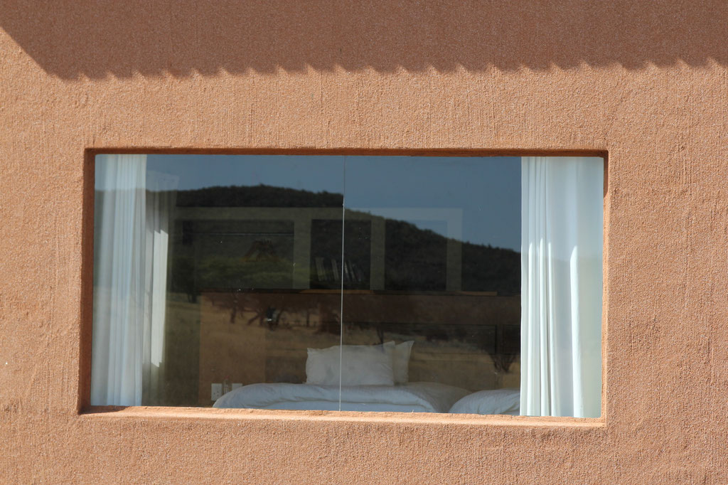 Blick aus dem Schlafzimmer direkt in die Savanne