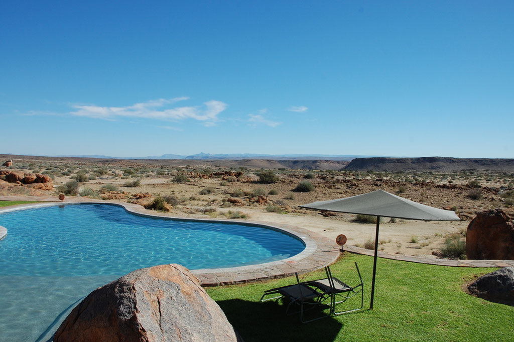 Poolanlage mit Traumaussicht