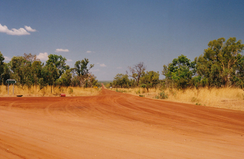 ABZWEIGUNG NACH KALUMBURU