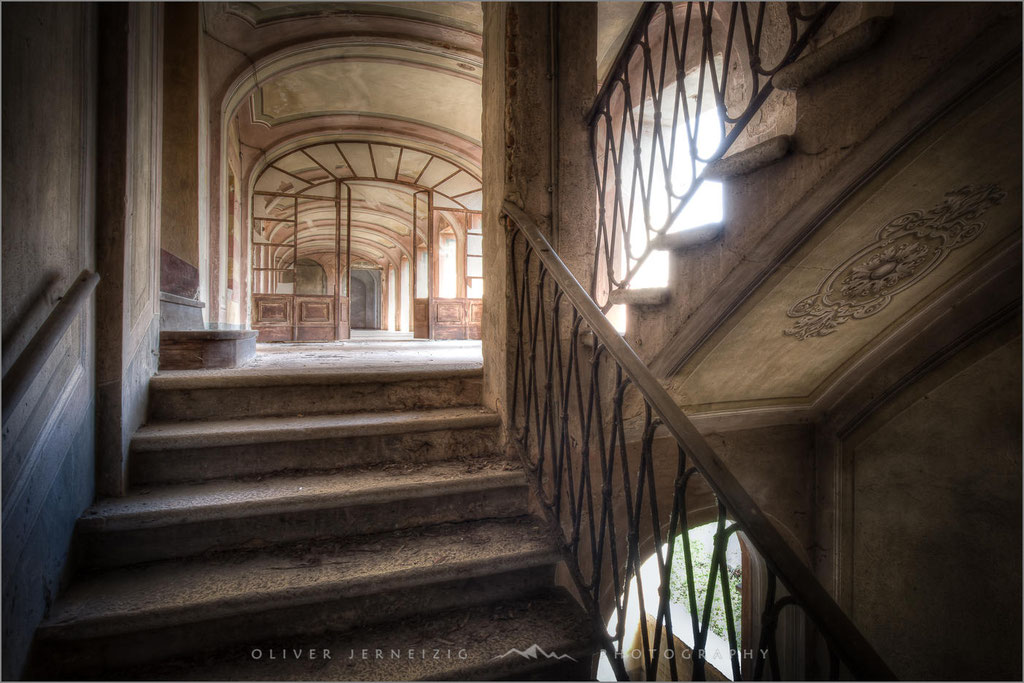 Ein Lost Place der besonderen Art: Die verfallene und vergessene Villa "Oriental Gem" in Italien, Italy - © Oliver Jerneizig