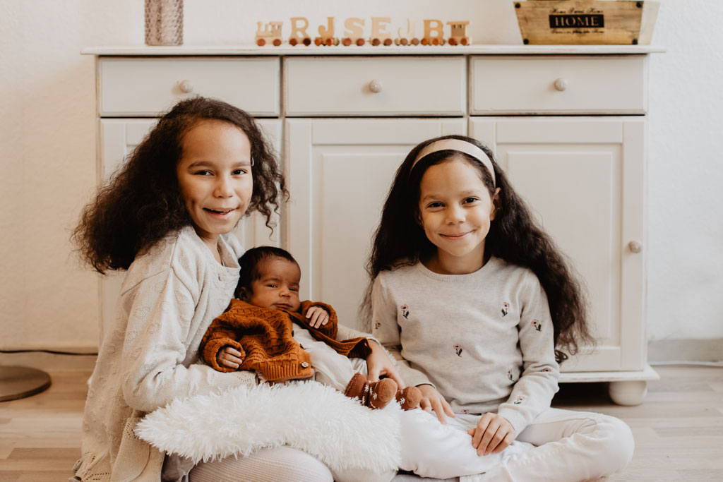 Madalina Schneider Kinder - und Familienfotografin in Annaberg-Buchholz fotografiert bei euch zu Hause