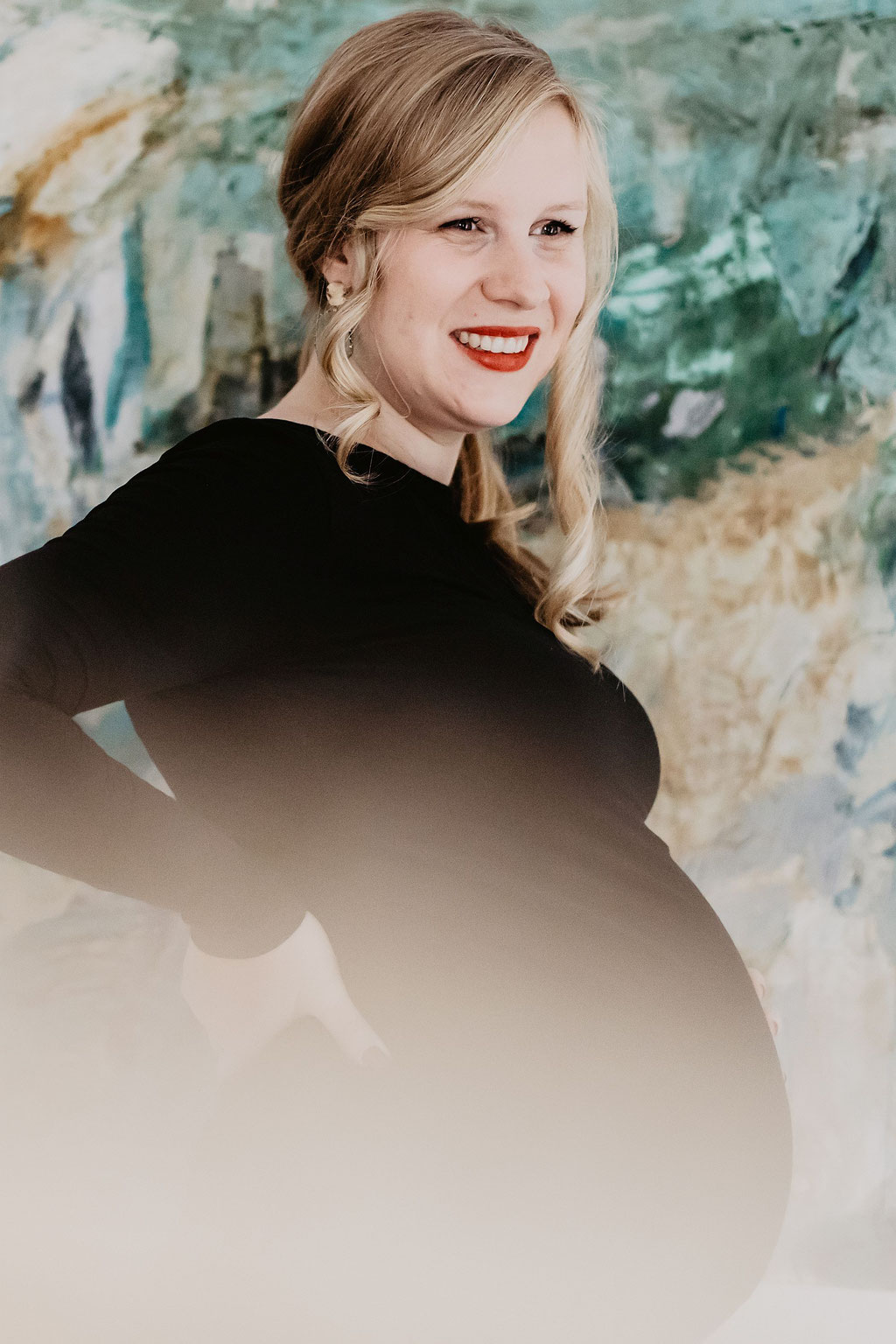 Fotografin Madalina Schneider in Annaberg-Buchholz im Erzgebirge Schwangerschaftsfotografie Porträt einer werdenden Mama