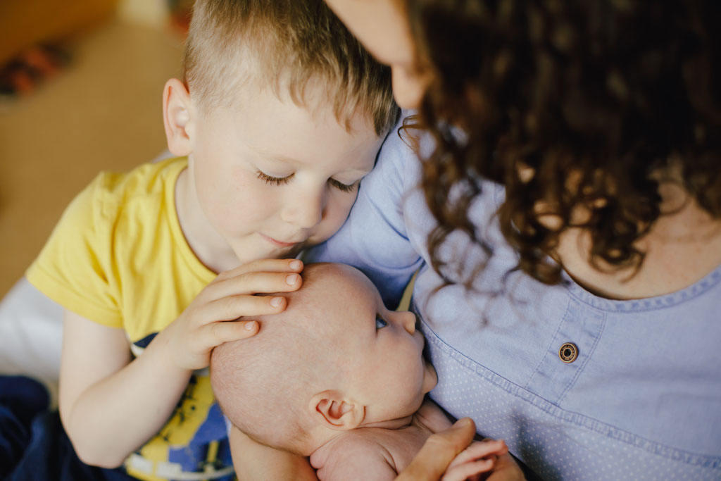 Fotograf Annaberg-Buchholz, Madalina Schneider macht Home-Stories im Erzgebirge von Baybies und Familien