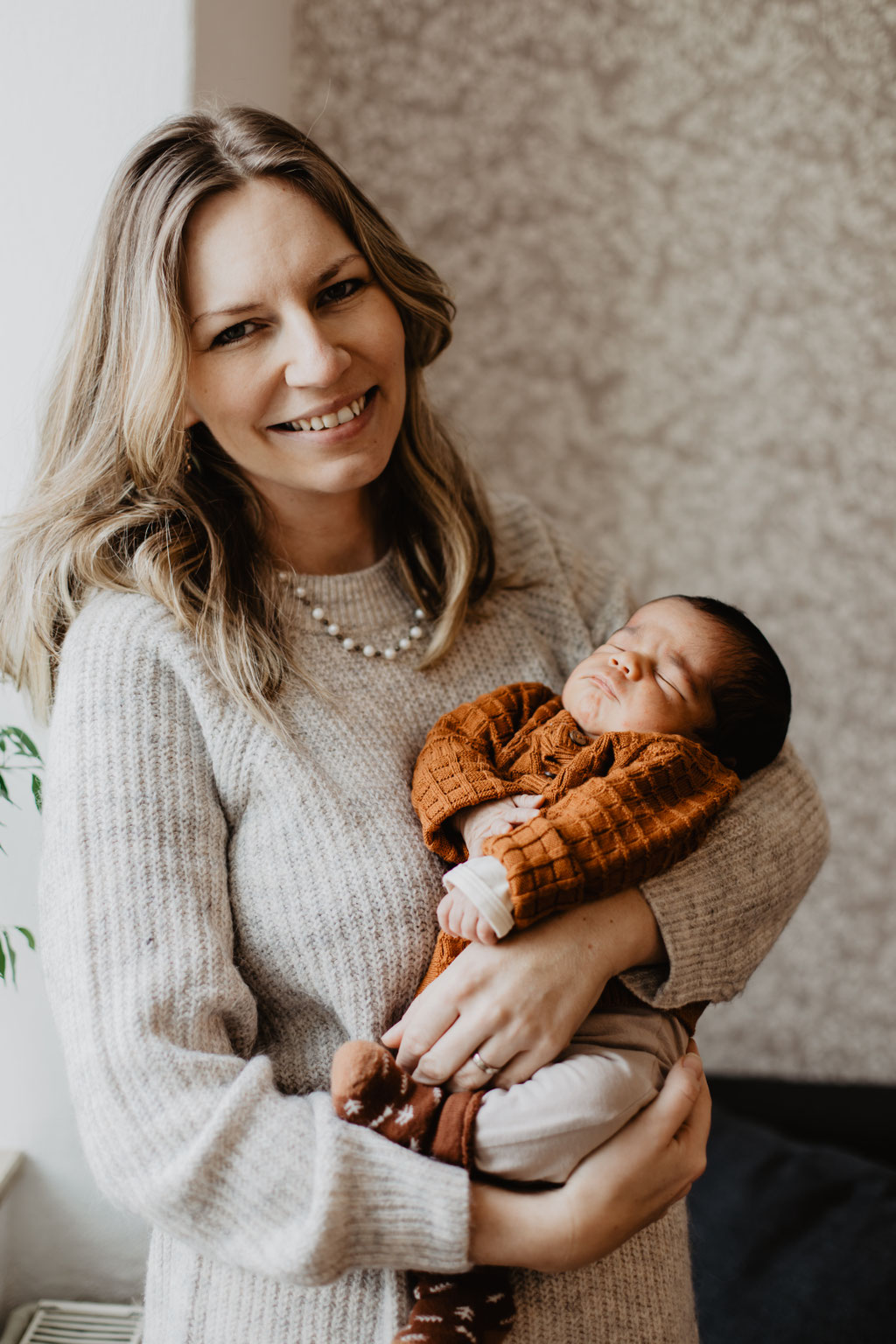 Madalina Schneider Kinder - und Familienfotografin in Annaberg-Buchholz fotografiert bei euch zu Hause