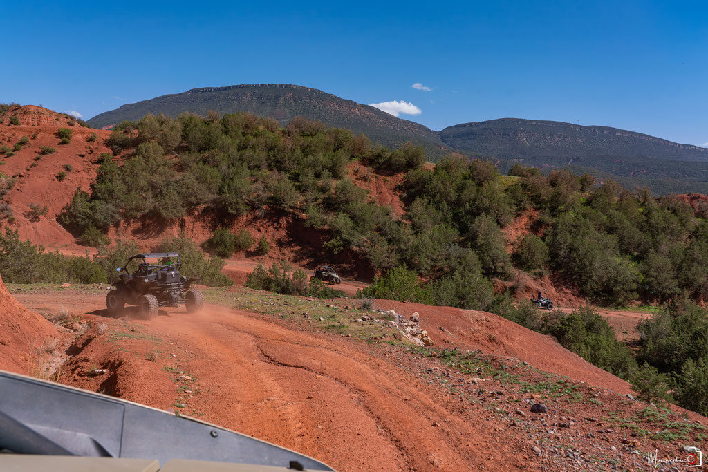 RAID BUGGY AU MAROC, une aventure de dingue au cœur de l'atlas. JOUR 1, d'Agafay aux contreforts de l'Atlas. missaventure, blog road trip, overland 4x4 et nature.