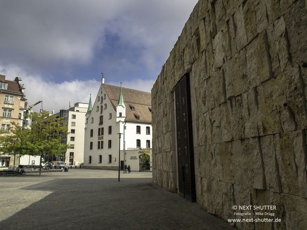 Die Synagoge, im Hintergrund das Mnchner Stadtmuseum