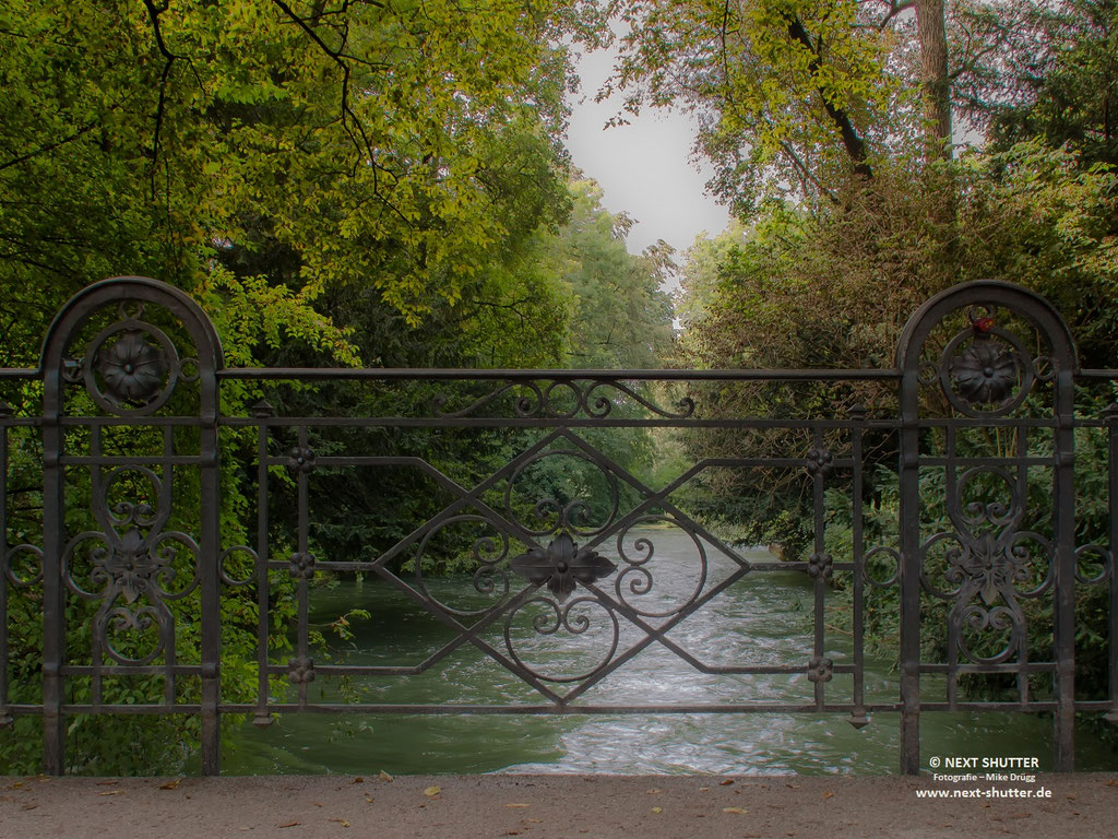 Der Englische Garten ist von Wasserwegen durchzogen