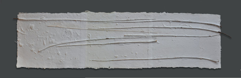 ohne Titel | 2013 | 30 x 127 cm | Papier handgeschöpft, Holz