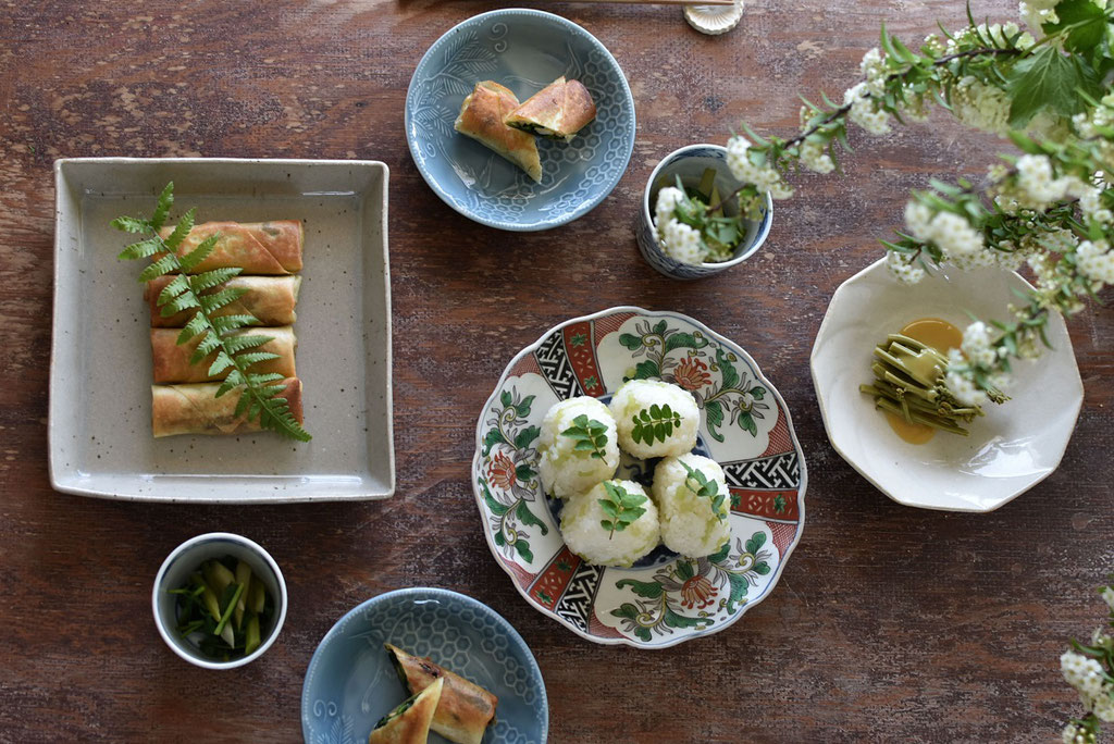 蕗ごはん　行者にんにく春巻き　野三つ葉の煮浸し　蕨の酢味噌和え