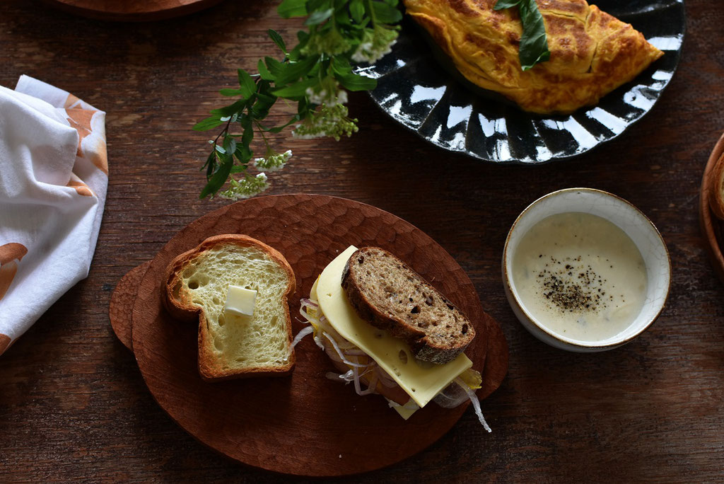 ブランチ　美味しいパンとスープとオムレツ