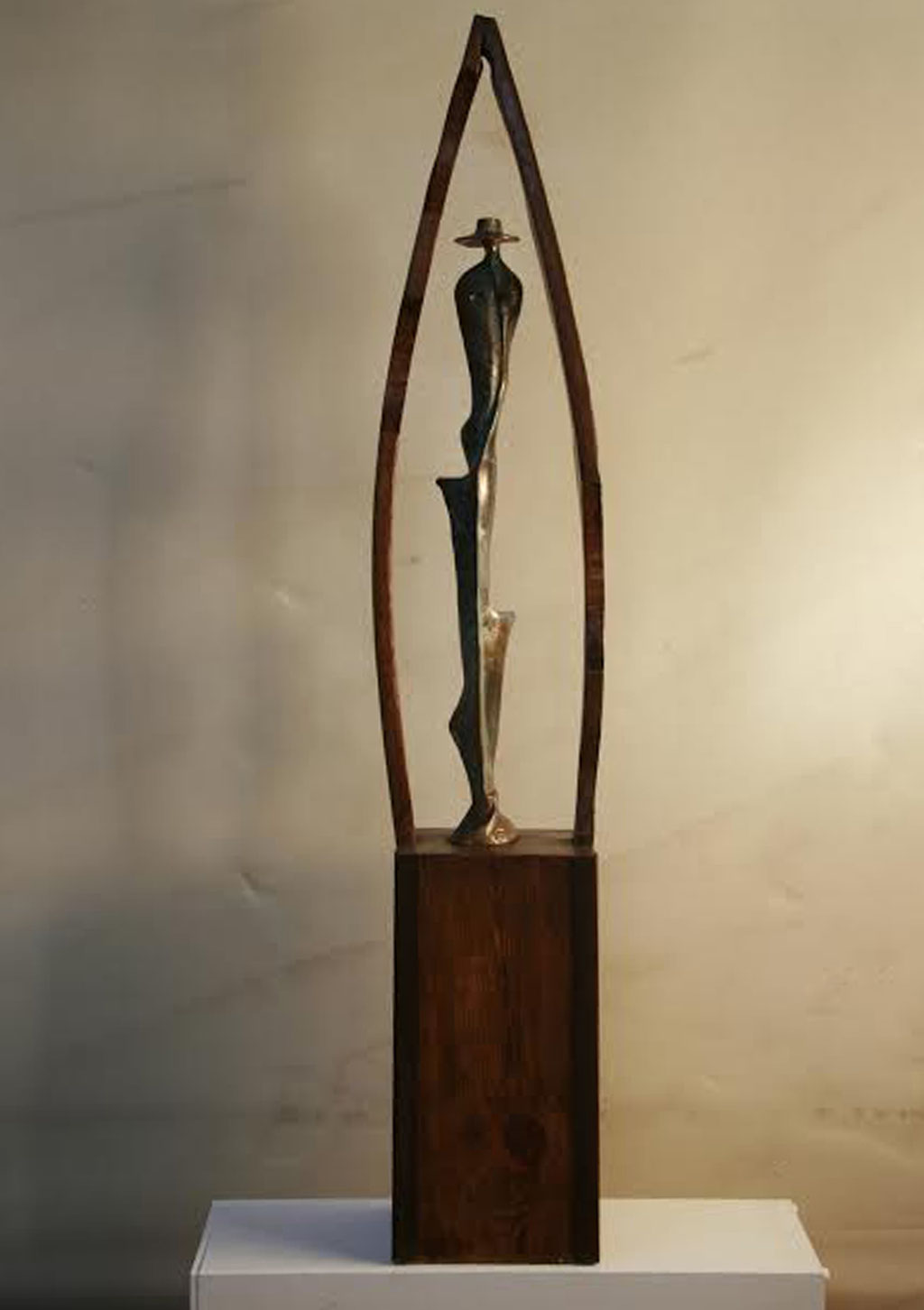 Mujer de otoño. 150x50x30