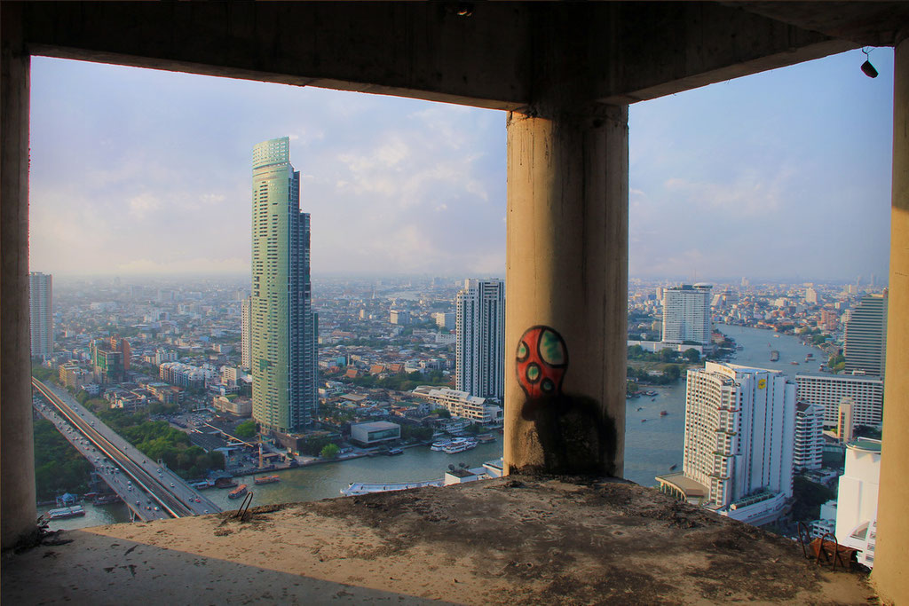 View over the Chao Phraya River from the Sathorn Unique Building © Sabrina Iovino | JustOneWayTicket.com