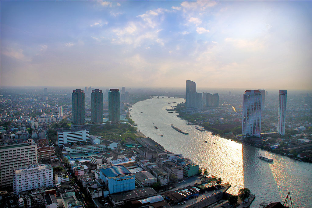 View over the Chao Phraya River from the Sathorn Unique Building © Sabrina Iovino | JustOneWayTicket.com