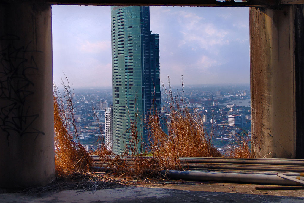 Sathorn Unique Building © Sabrina Iovino | JustOneWayTicket.com