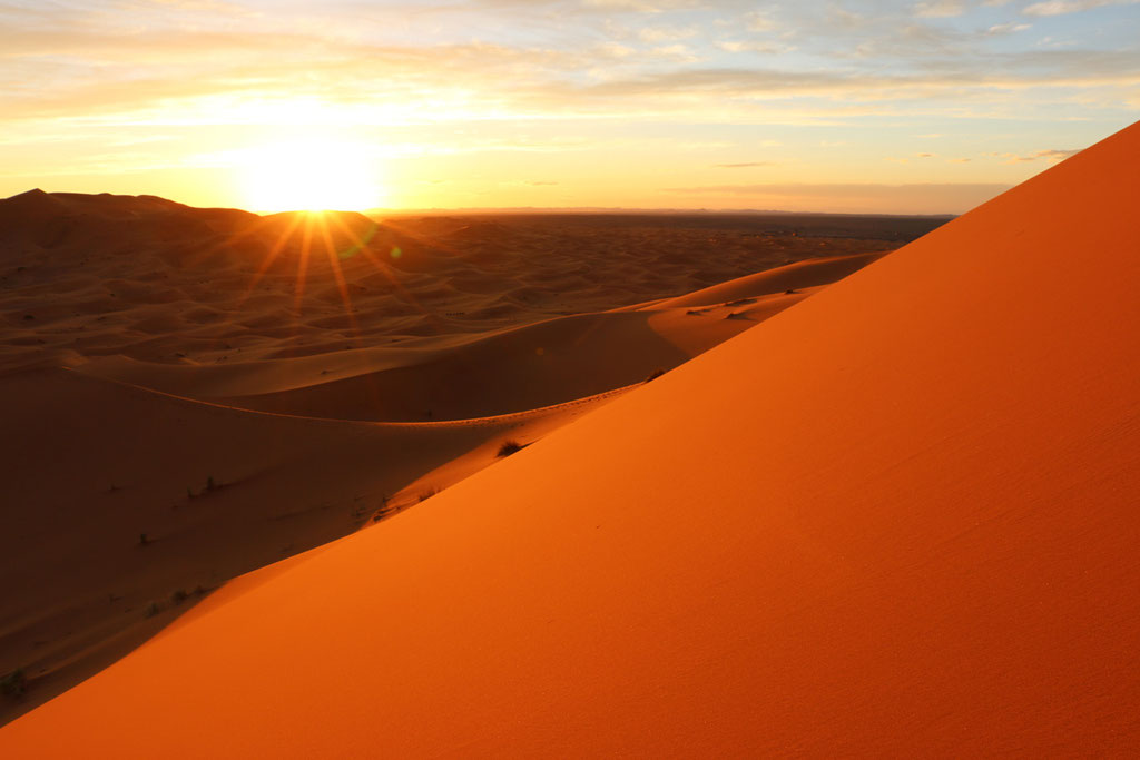 Sonnenuntergang in der Wüste Sahara, Merzouga, Marokko 