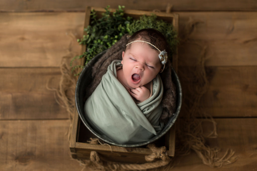 Liebevolle Babyfotografie mit herbstlichen Accessoires Hamburg-Rahlstedt