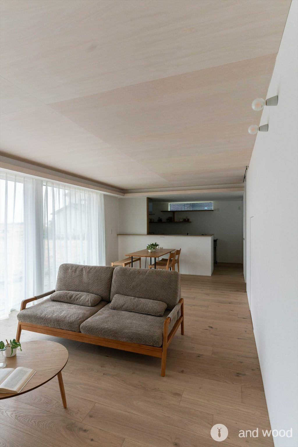 オーク 幅広 ドライハードペイント フローリング グレー 新潟  床材 新築 施工例 アンドウッド andwood  3