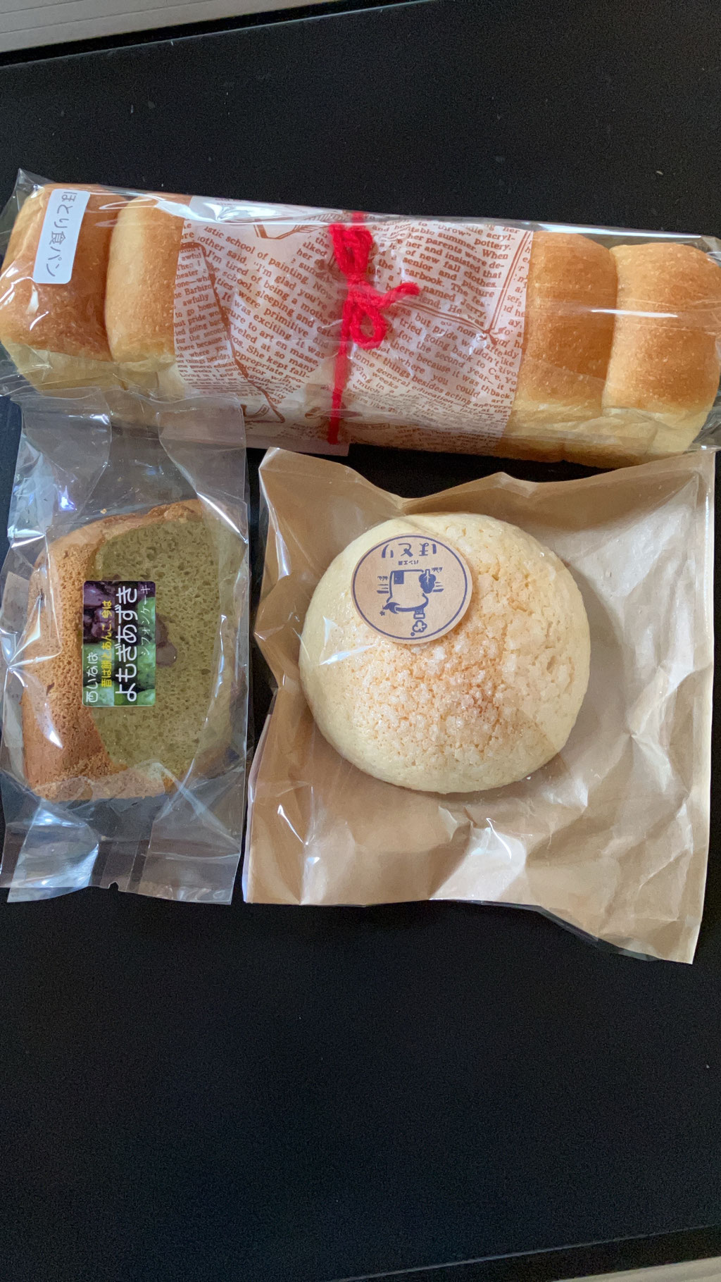 小麦粉をはじめ素材すべてが鳥取県産の天然酵母パンたち。美味し😆