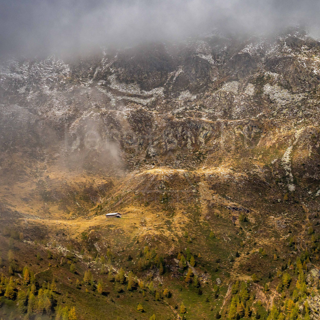 Kompfoss-Hütte (2.180m) im Herbst - Terenten, Südtirol