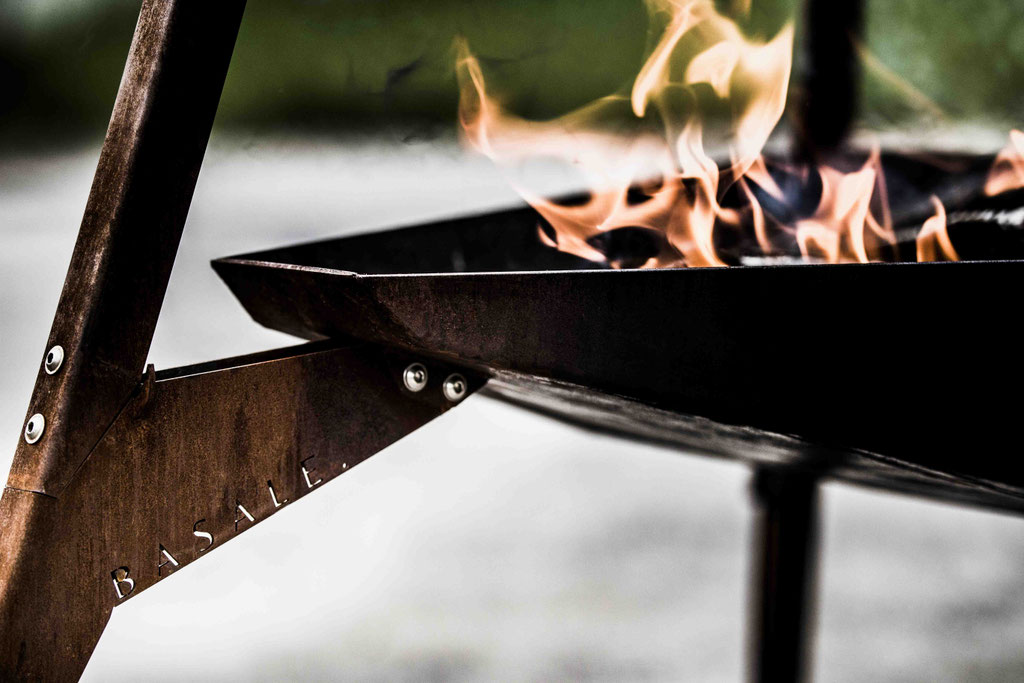 Basale. Een merk voor de echte levensgenieter. Ontwerp, creatie, branding door Sjors Mouthaan. Zie https://tripodbbq.com/