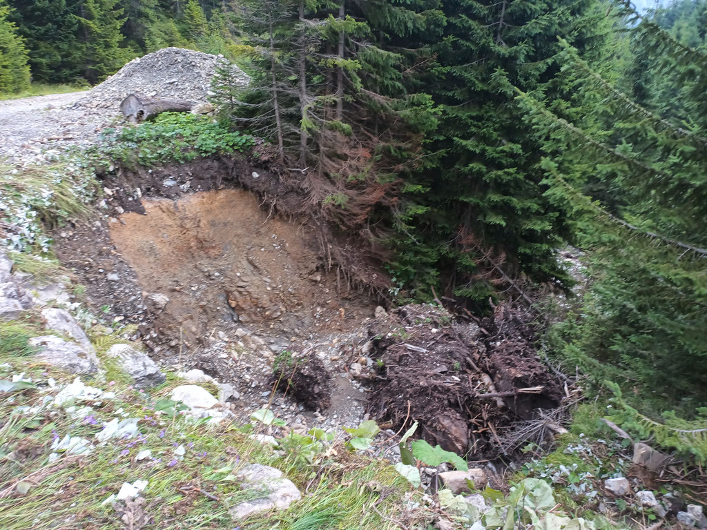 Hangsicherung Holzkasten vorher