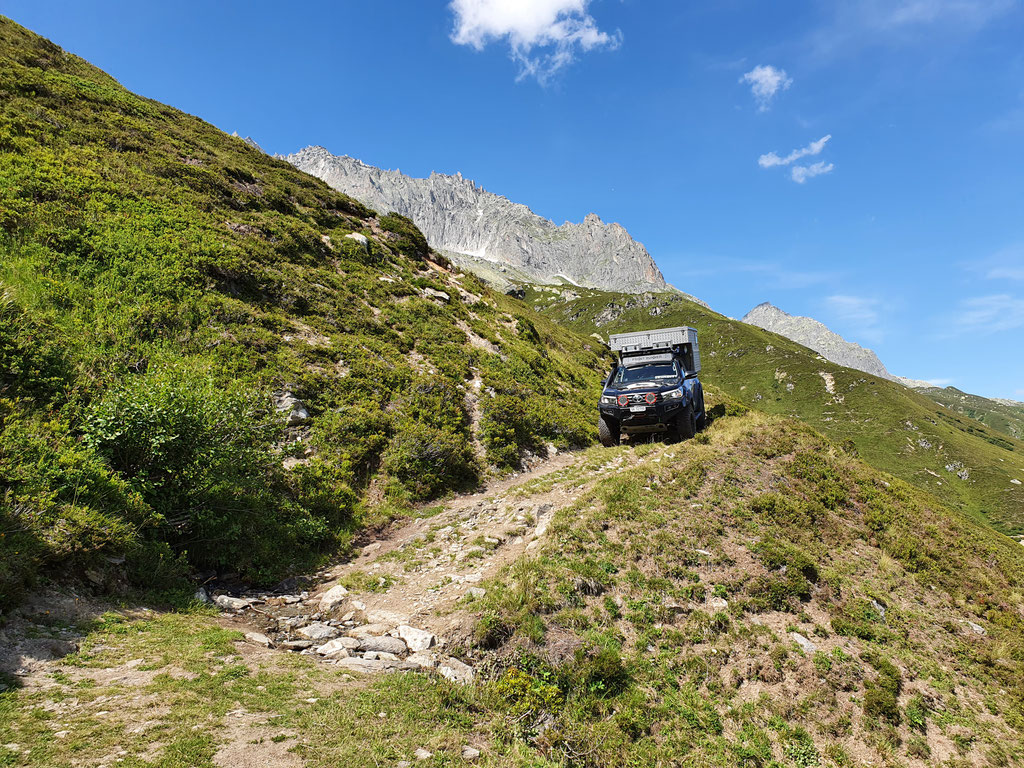 Toyota Hilux Revo 2017 2.4 #ProjektBlackwolf wolf78 exkab offroad overland Camping 4x4 Furka switzerland Mountain alpen AFN Steelbumper frontrunneroutfitters #BornToRoam Winch Rival bfgoodrich tires TJM Sknorkel wolf78-overland.ch
