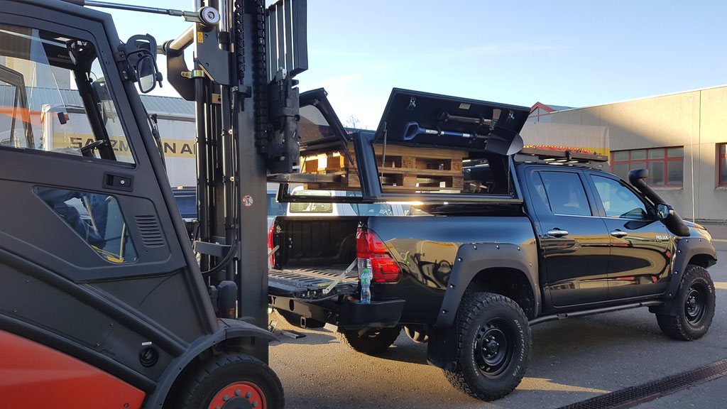 Toyota Hilux Revo 2017 2.4 #ProjektBlackwolf Alu-cab offroad overland expedition 4x4  ARB Frontrunner Rocksliders Roofrack Rival skidplate James Baroud Discovery Awining Markise bfgoodrich 285/70R17 33" Tires TJM Sknorkel wolf78-overland.ch