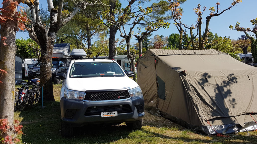 Camping Fosallta Italien Toyota Hilux Revo 2017 2.4 #ProjektBlackwolf wolf78 EXkap Alu-cab offroad overland Camping 4x4 AFN Steelbumper frontrunneroutfitters OZtent Maxtraxx Alu-cab Winch Rival4x4bfgoodrich TJM Sknorkel wolf78-overland.ch