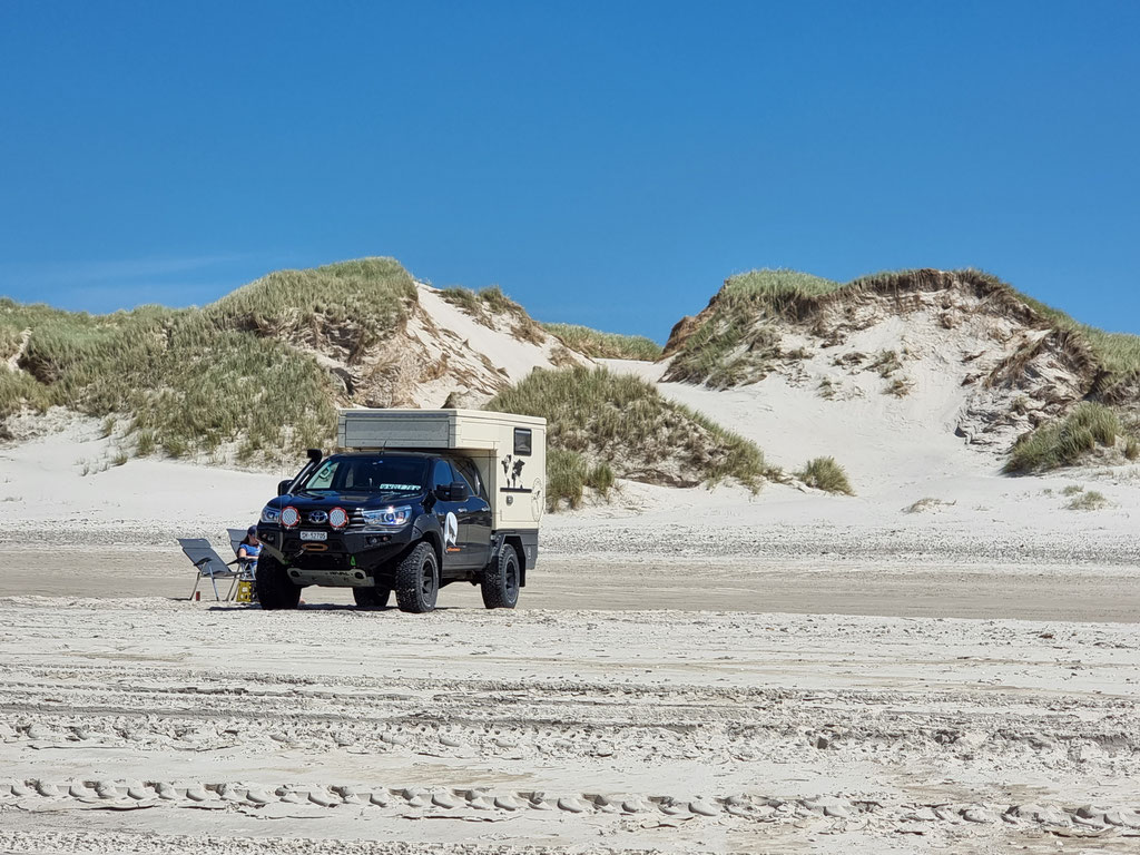 Dänemark befahrbarer Strand Børsmose overland Travel Hilux #Pickupcamper #ProjektBlackwolf Skandinavien wolf78  explore without no limits roadtrip offroad Overlandingnomads Overlandbound wolf78-overland.ch