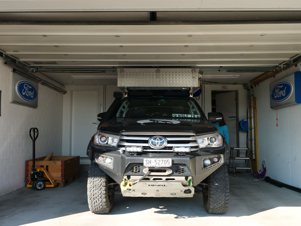 Wohnkabine Hilux Absetzkab Revo 2017 2.4 #ProjektBlackwolf  truckcamper 4x4 ARB Fahrwerk Frontrunner Rocksliders Roofrack Rival skidplate  bfgoodrich 285/70R17 33" Tires TJM Sknorkel Exkab 1 offroad Tacoma expedition overland wolf78-overland.ch