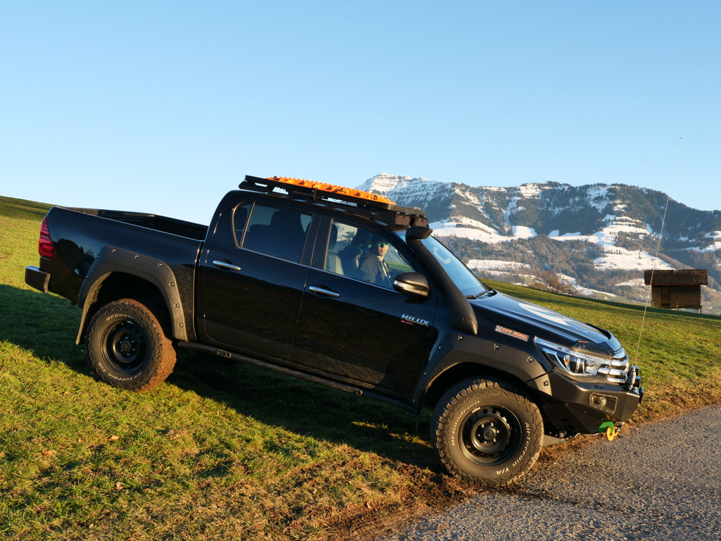 Toyota Hilux Revo 2017 2.4 #ProjektBlackwolf Alu-cab offroad overland expedition 4x4 ARB Fahrwerk Frontrunner Rocksliders Roofrack Rival skidplate  bfgoodrich 285/70R17 33" Tires TJM Sknorkel wolf78-overland.ch