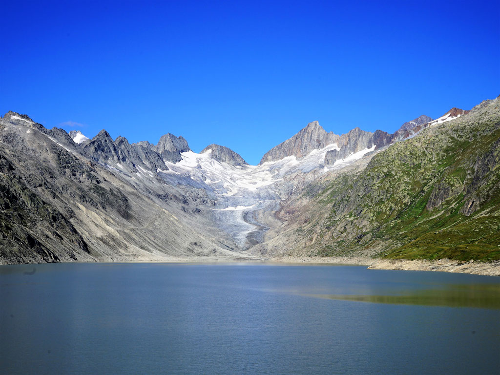 #Oberaarsee am Grimsel Pass Wolf78 Overland in den Schweizer Alpen mit unserem Hilux #Projektblackwolf. Ein schöner Stausee mit dem Oberaargletscher 