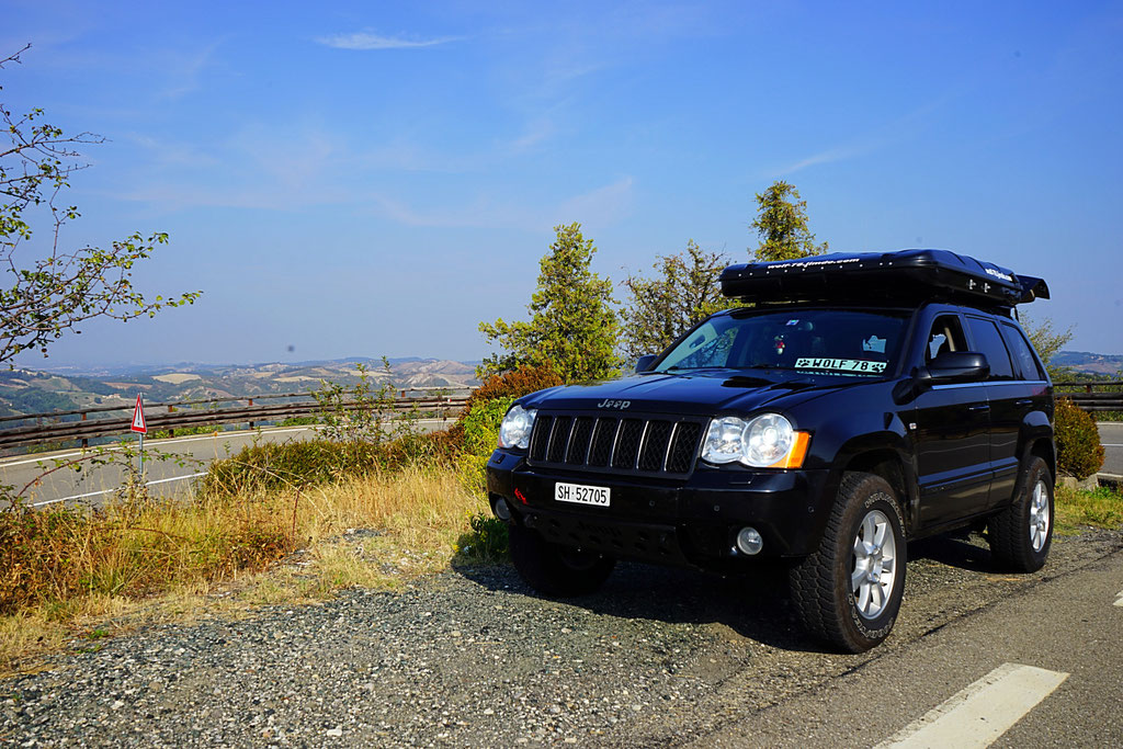 Jeep Grand Cherokee 3.0 crd WH WK Wolf78 overland expedition offroad Sunnset Lago di Garda 4x4 camping overlanding taveling italy italien ligurien wolf78-overland.ch