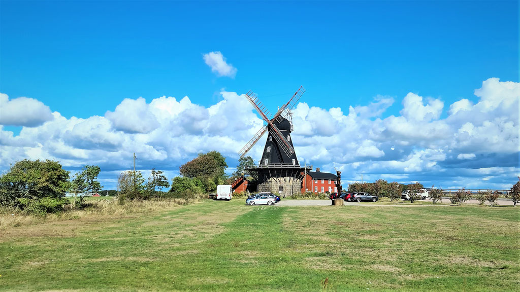 Windmühle Schweden wolf78 overland vanlife #ProjektBlackwolf explore without limits #driveyourownway roadtrip offroad Schweiz Travel Camping #BornToRoam overlandbound Overlandingnomads Pickup Camper Globecamper offroad 195 Toyota Hilux