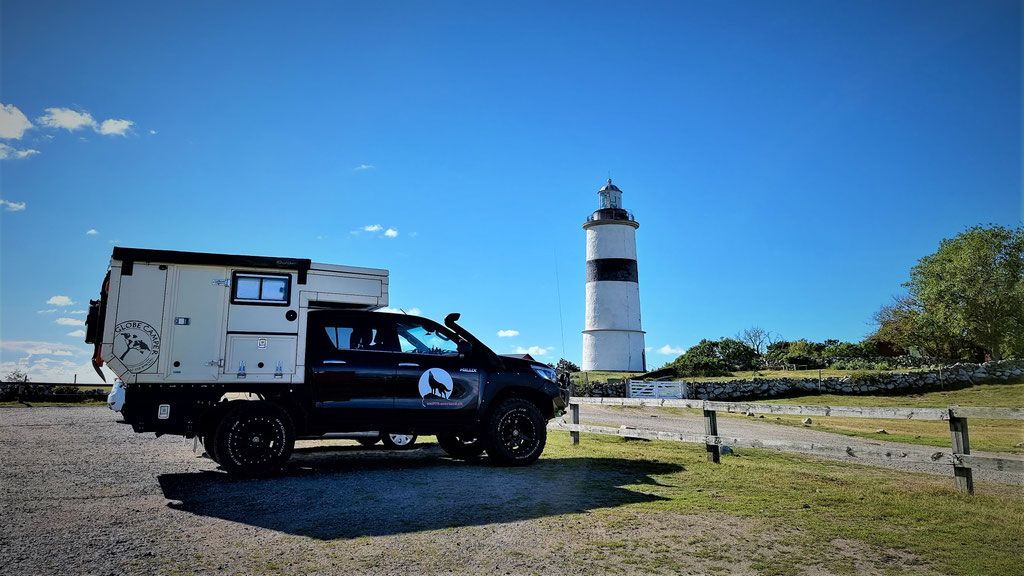 Leuchtturm Meer Schweden wolf78 overland vanlife #ProjektBlackwolf explore without limits #driveyourownway roadtrip offroad Schweiz Travel Camping #BornToRoam overlandbound Overlandingnomads Pickup Camper Globecamper offroad 195 Toyota Hilux