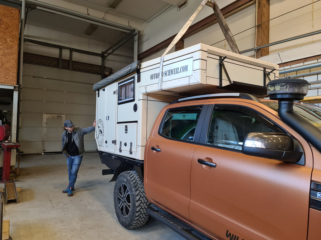 Globe Camper Offroad 195 Wohnkabine für Toyota Hilux Overland Ausbau Projekt Blackwolf, kompakte Pickup Reisekabine für Offroad Reisen, autarke Expeditionskabine für 2 bis 3 Personen mit Fokus auf Langstrecken und Skandinavien Touren