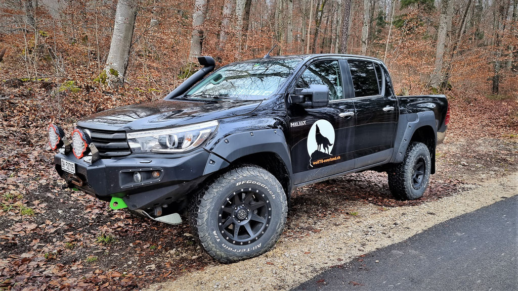 Toyota Hilux Revo 2017 2.4 #ProjektBlackwolf Alu-cab offroad overland expedition 4x4 ARB Fahrwerk Frontrunner Rocksliders Roofrack Rival skidplate  bfgoodrich 285/70R17 33" Tires TJM Sknorkel wolf78-overland.ch