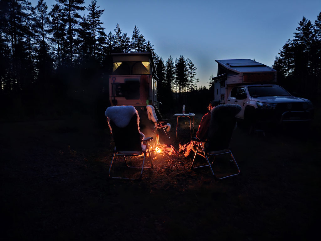 Schweden wolf78 overland vanlife #ProjektBlackwolf explore without limits #driveyourownway roadtrip offroad Schweiz Travel Camping #BornToRoam overlandbound Overlandingnomads Pickup Camper Globecamper offroad 195 Toyota Hilux