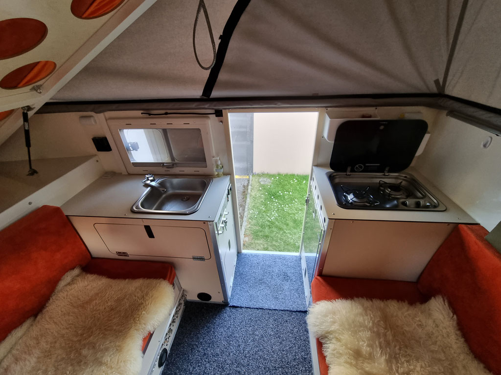 Globe Camper Offroad 195 Wohnkabine für Toyota Hilux Overland Ausbau Projekt Blackwolf, kompakte Pickup Reisekabine für Offroad Reisen, autarke Expeditionskabine für 2 bis 3 Personen mit Fokus auf Langstrecken und Skandinavien Touren
